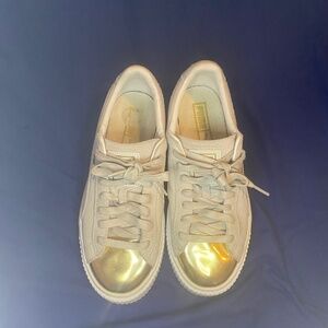 Gold toe Pumas